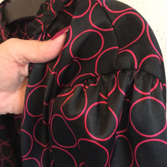 74) Cato blouse.beautifully styled, satiny fabric. - Picture 9 of 9